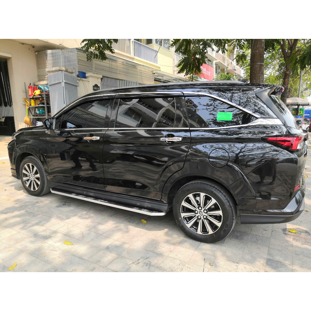 Bậc lên xuống, bệ bước chân xe Toyota Veloz 2022. Nhôm đúc 100%. Siêu KM. Khắc laser logo với mẫu mặt nhôm