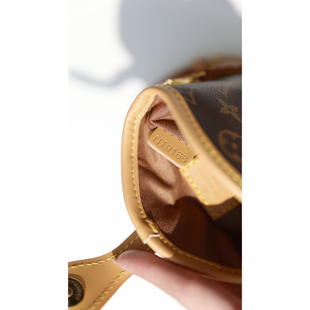 TÚI LV FOLD ME POUCH SZ11