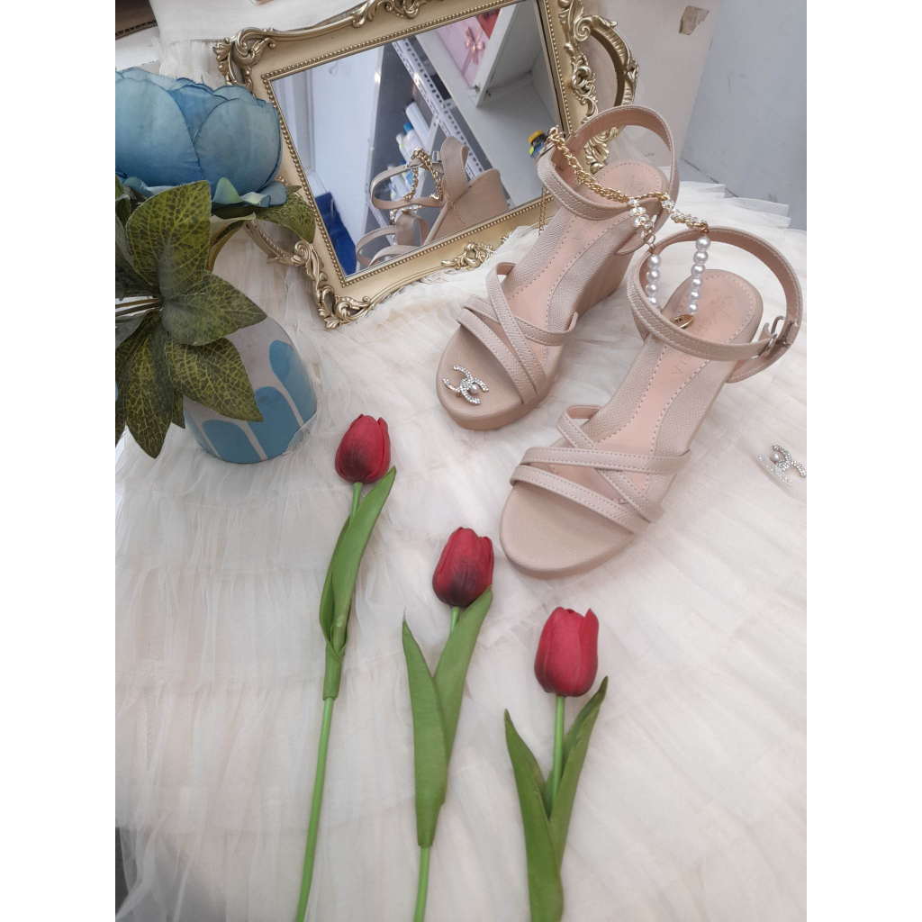 Form nhỏ Giày Sandal Đế Xuồng 5cm Quai Dây Chéo Màu Kem