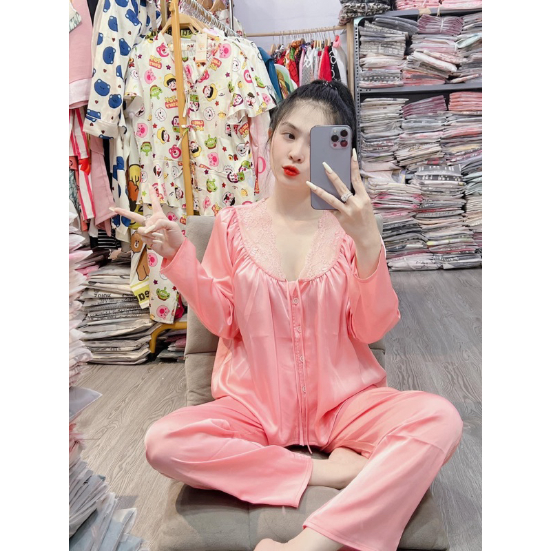 Bộ ngủ Tiểu thư Hồng phối ren cổ dài và ngắn tay thiết kế lụa tơ.tằm của 2CE