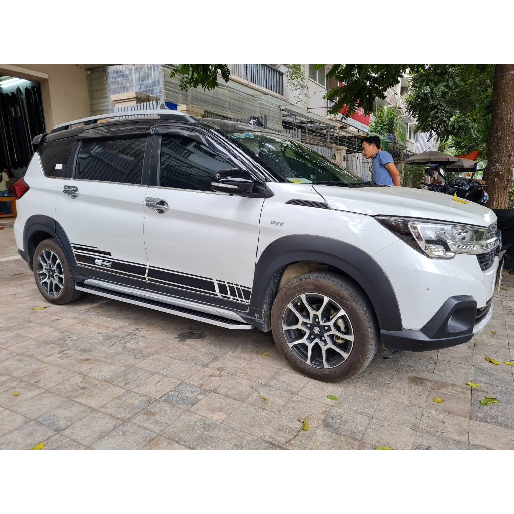 Bậc lên xuống, bệ bước chân xe Suzuki XL7/Ertiga đời 2020 - 2022. Nhôm đúc 100%. Giá Ưu đãi siêu KM
