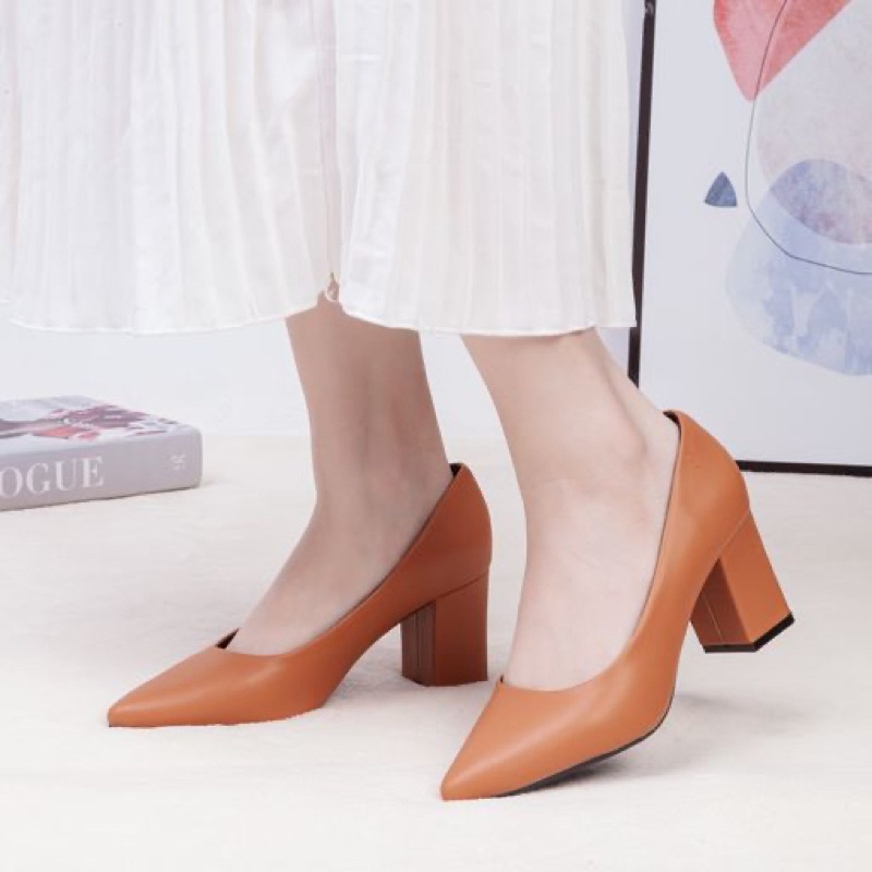 Giày Cao Gót 8cm Đế Vuông Mũi Nhọn Basic P159