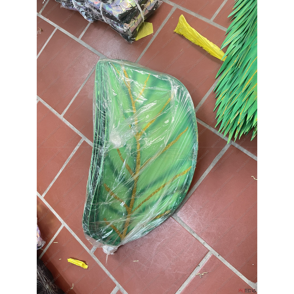 Lá múa văn nghệ biểu diễn nan sắt siêu bền phun kim tuyến bắt ánh sáng sân khấu