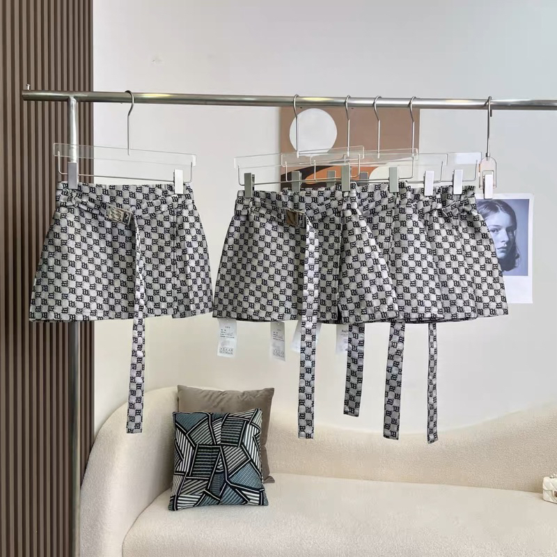 Chân váy misbh.v xẻ tà kèm thắt lưng