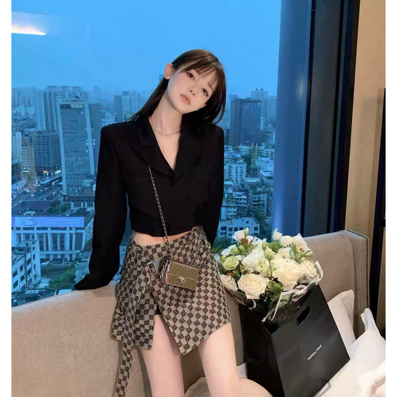 Chân váy misbh.v xẻ tà kèm thắt lưng