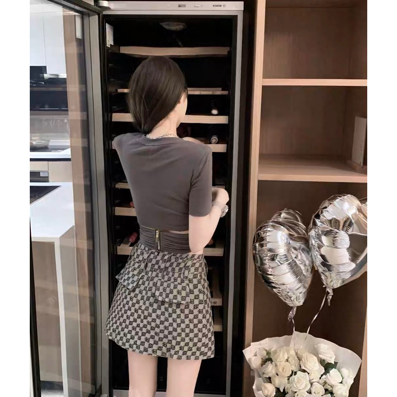 Chân váy misbh.v xẻ tà kèm thắt lưng