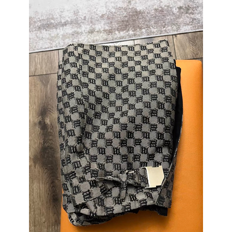 Chân váy misbh.v xẻ tà kèm thắt lưng