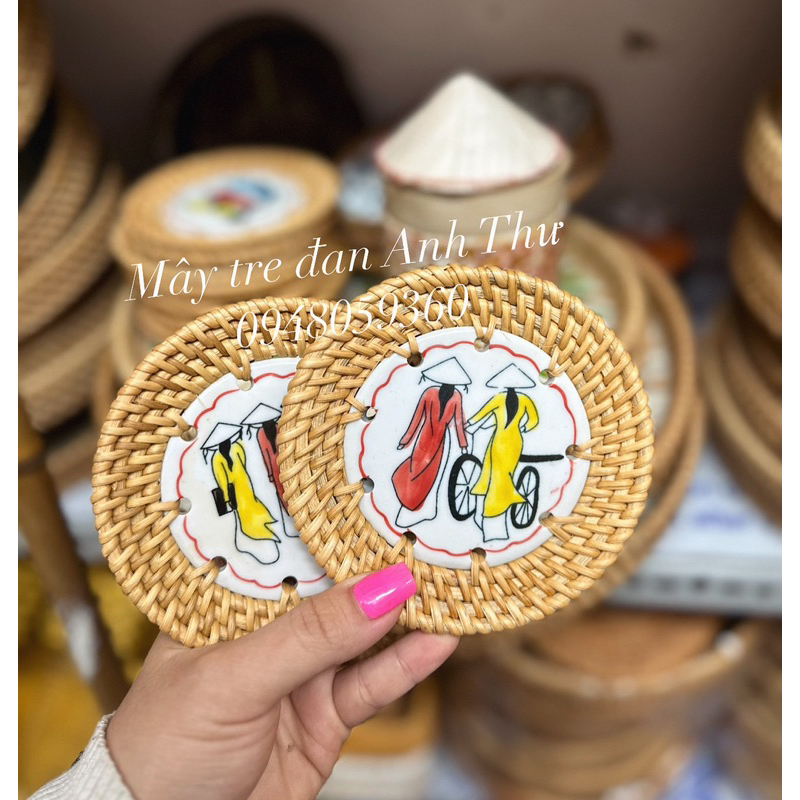 Lót ly, lót cốc mặt sứ hình cô gái viền mây( Ảnh thật) shop mây tre đan Anh Thư