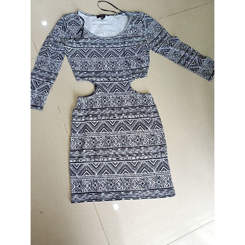 đầm body hở eo,lỗi dơ.thun 1 lớp,size s,v1 dưới 84