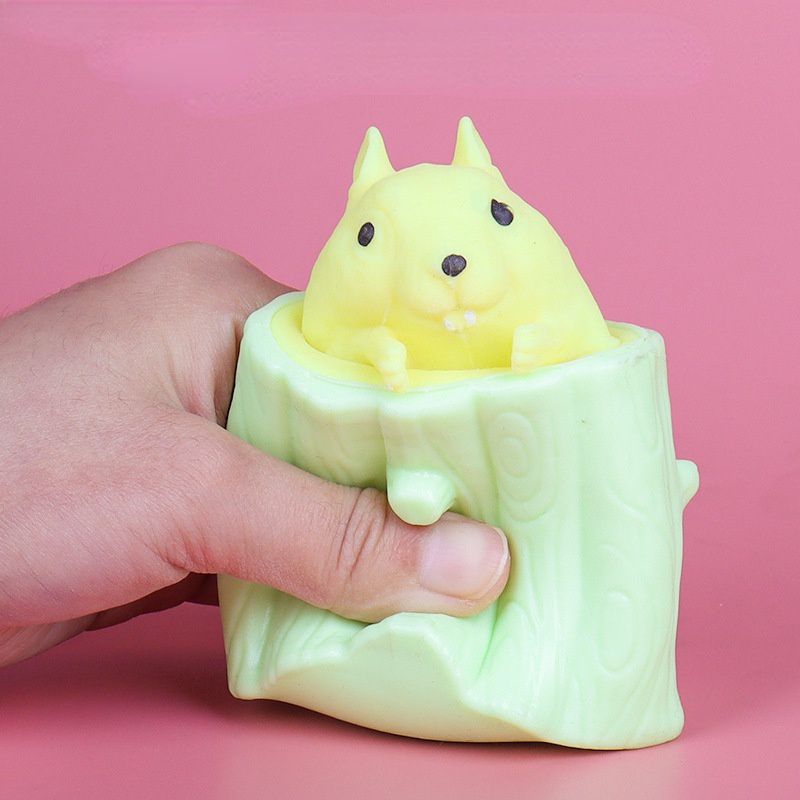 Đồ chơi thú bóp, sóc trốn gốc cây xả stress