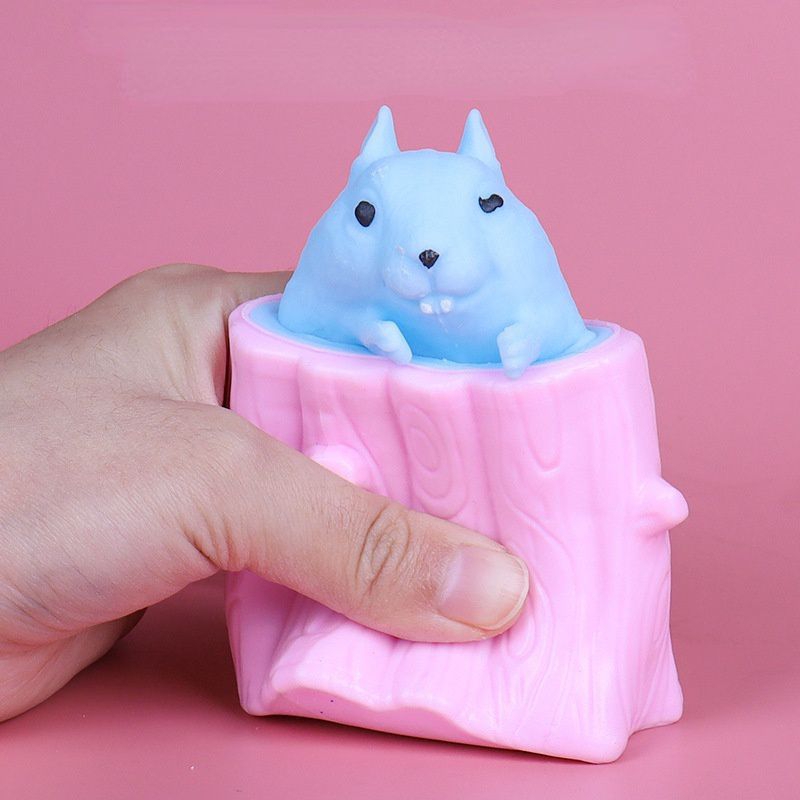 Đồ chơi thú bóp, sóc trốn gốc cây xả stress