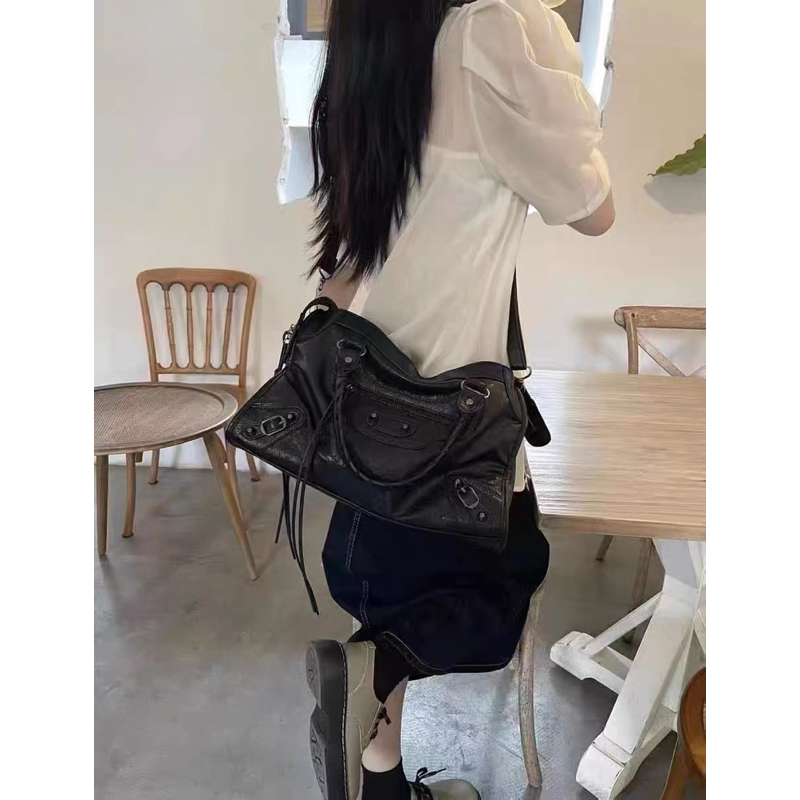 Túi xách quai chéo da nhăn to