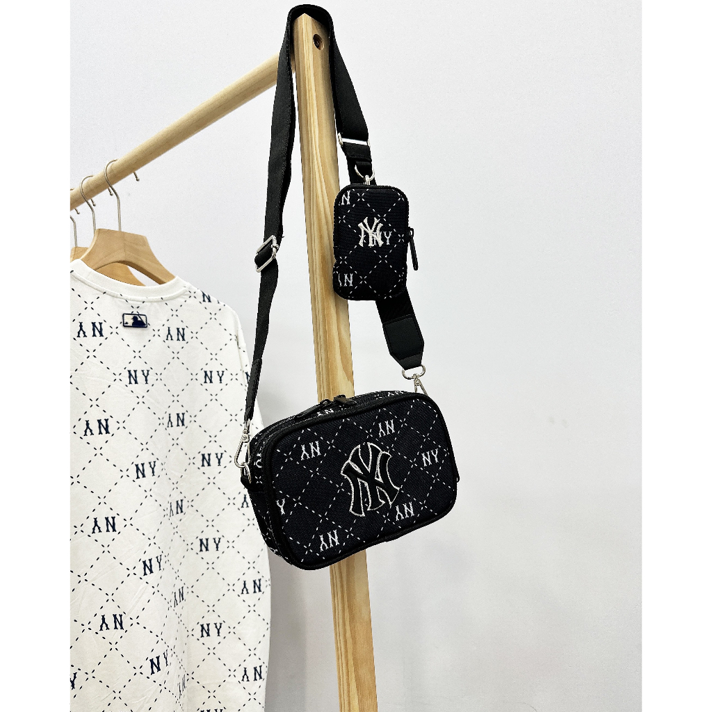 Túi đeo chéo MLB monogram mini crossbodybag NewYork màu đen hàng xuất dư cao cấp cho nam nữ thời trang Hàn Quốc