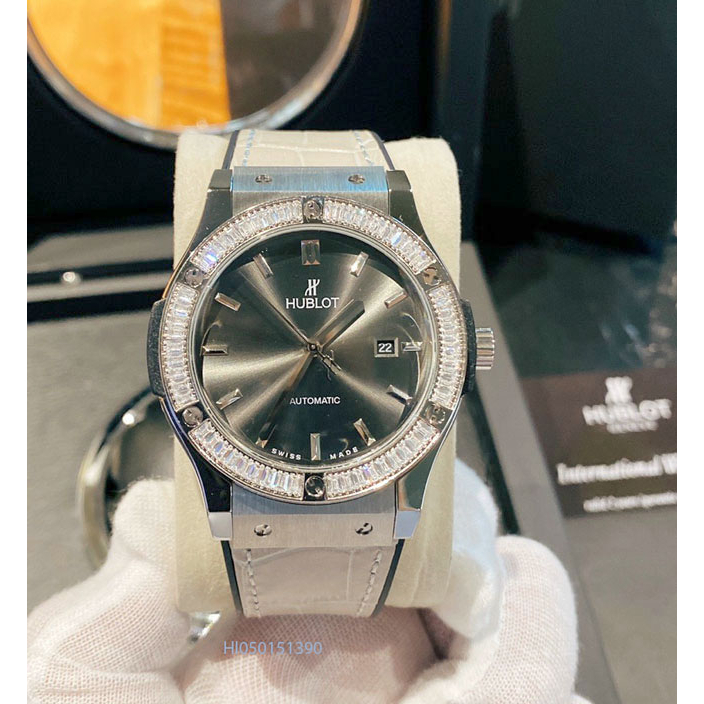 Đồng hồ nam Hublot Classic fussion SLIVER niềng đá ống -- automatic- size38, 42mm - bảo hành 24 tháng
