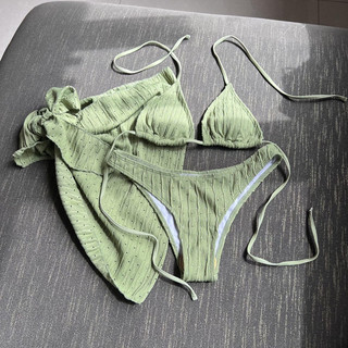 Bikini 2 mảnh tam giác kèm khăn quấn