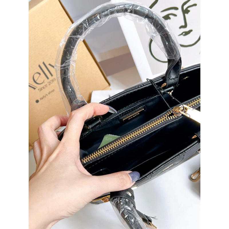 Túi L Y Nn quai xách