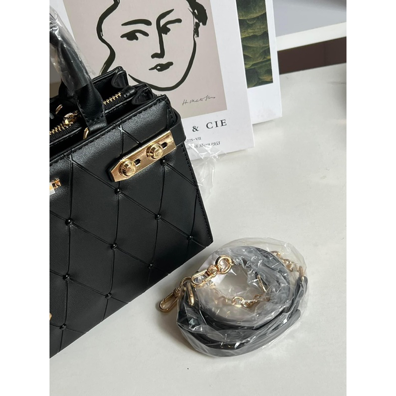 Túi L Y Nn quai xách