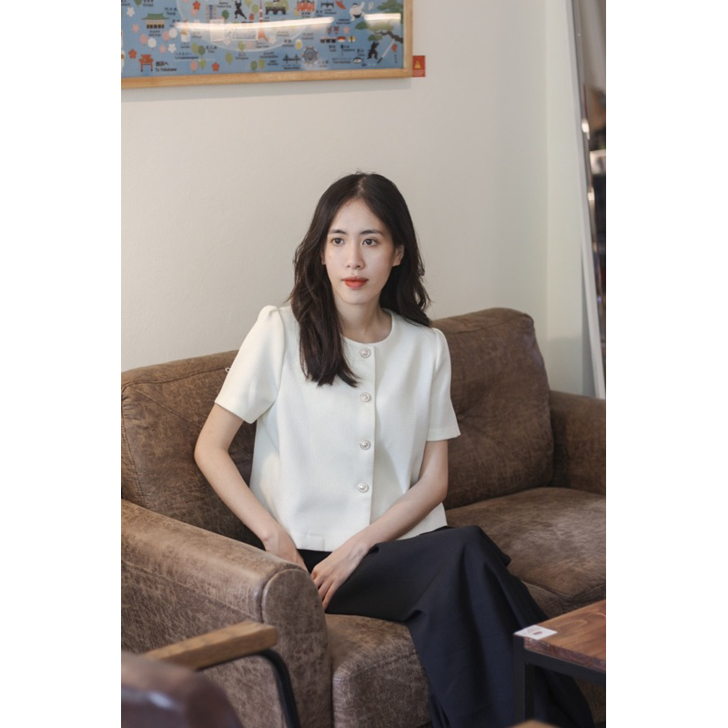 Áo vai bồng cổ tròn - Chic Shirt