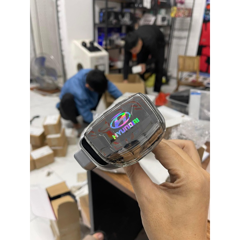 Tay lắm cần số pha lê KIA