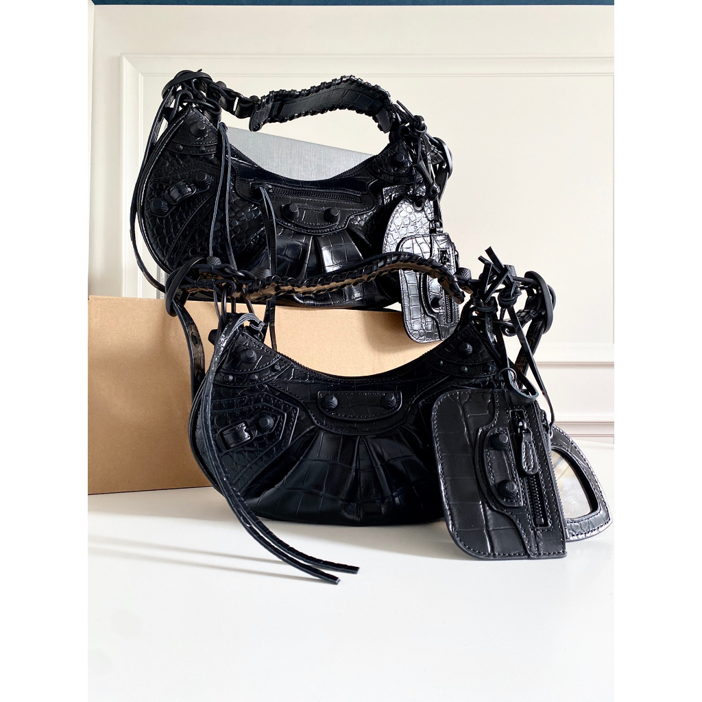 Túi xách Balenciaga Le Cagole black da vân tag cùng màu túi size 26x16x10cm