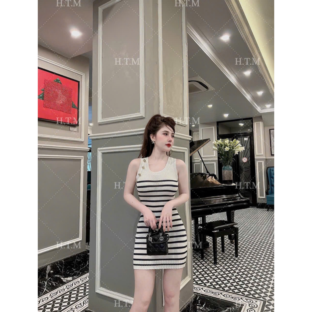 Đầm kiểu nữ 2 dây dáng ngắn ôm body đính nút chất len quãn châu phối màu sọc ngang xinh