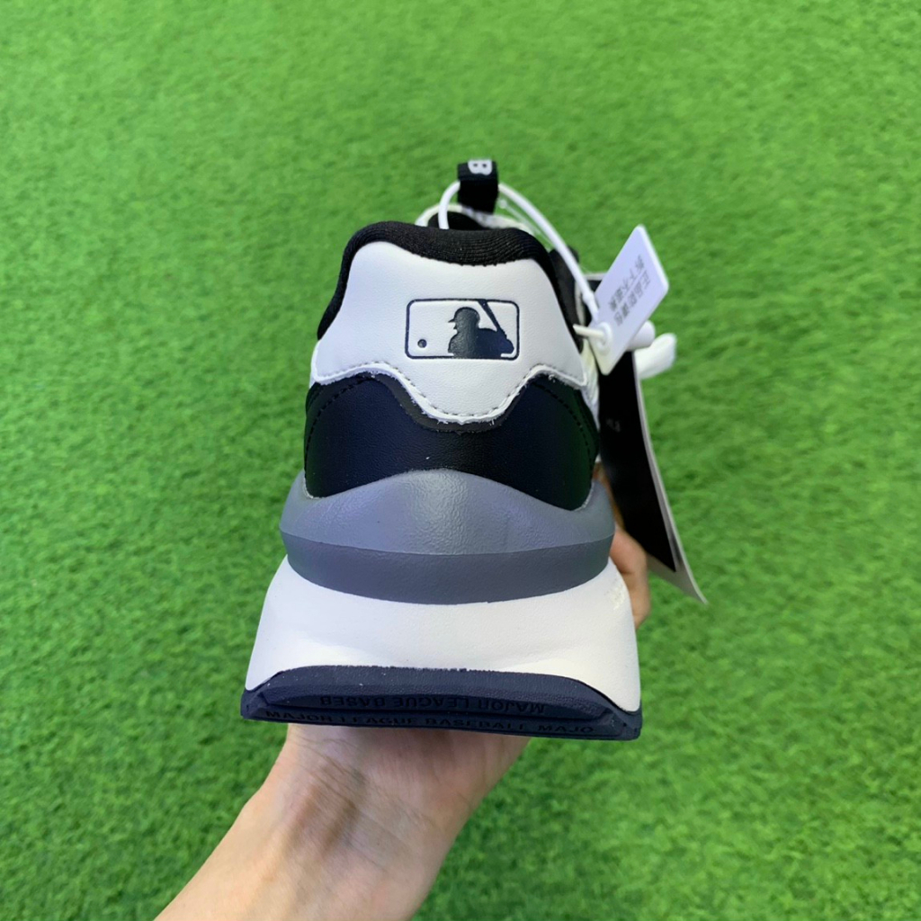 Giày MLB Chunky Runner New York Yankees Black, Sneaker MLB Liner Mid màu trắng NY đen, Giày MLB cổ thấp/Q nam nữ full pk | BigBuy360 - bigbuy360.vn