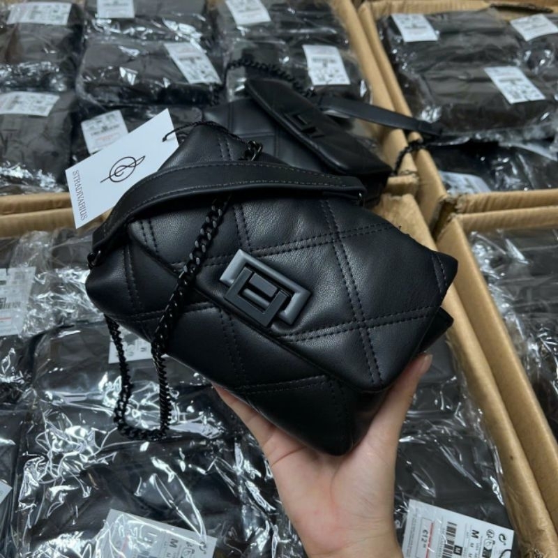 Túi xách nữ đeo chéo STRADIVARIUS mini bag màu đen Da mềm,đẹp, full packagePhối đồ siêu xinh