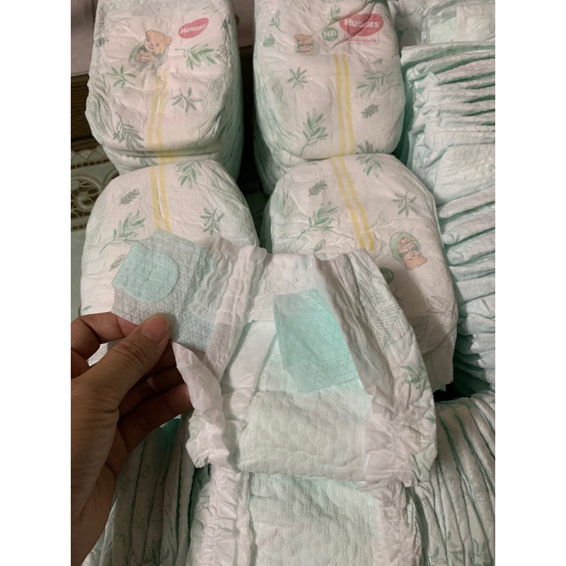 Tã dán sơ sinh Huggies Tràm Trà cho bé từ 3-5kg 100 chiếc