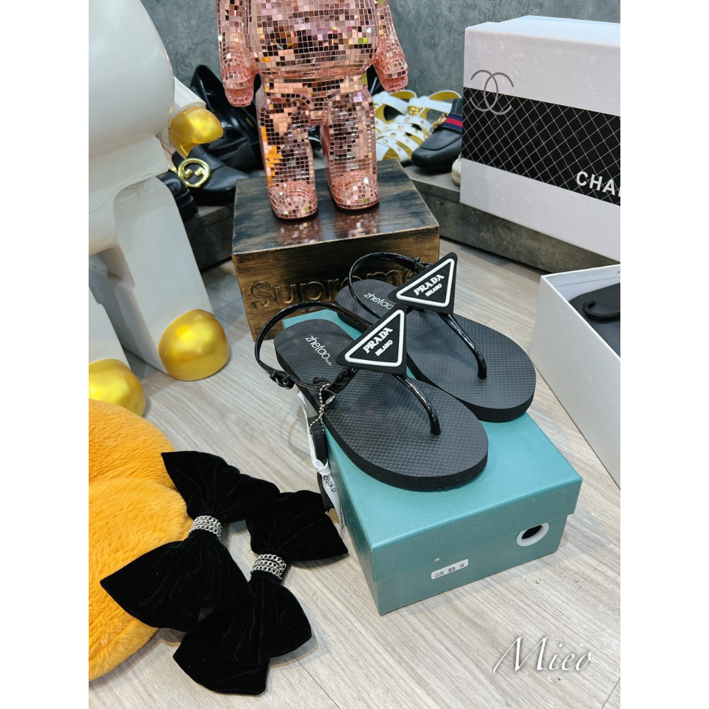 SANDAL XỎ NGÓN TAG NƠ - PRADA