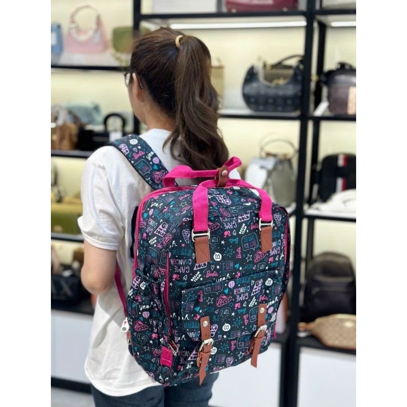 BALO BARBIE XUẤT XỊN Hoạ tiếc siêu xinh, không gian rộng rãi, có ngăn laptop riêng, có cổng sạc + dây sạc pin