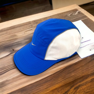 Mũ n.i.k.e - nón kết unisex vải dù phối nỉ màu xanh phối trắng tinh tế.