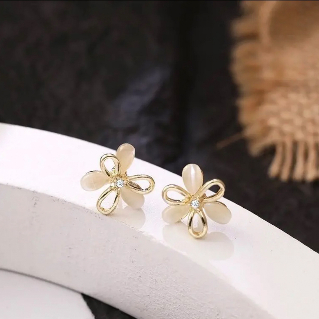 Bông Tai Cỏ Ba Lá Opal S925 Thiết Kế Tinh Tế Và Thời Trang Mang Ý Nghĩa May Mắn