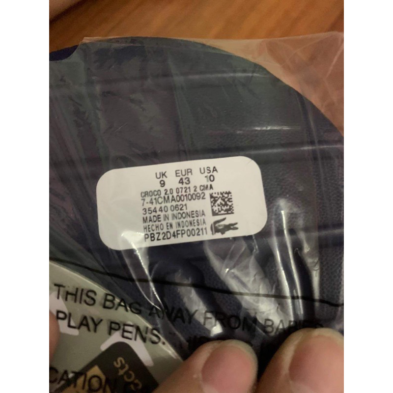 Dép Lacoste , đúc nguyên khối