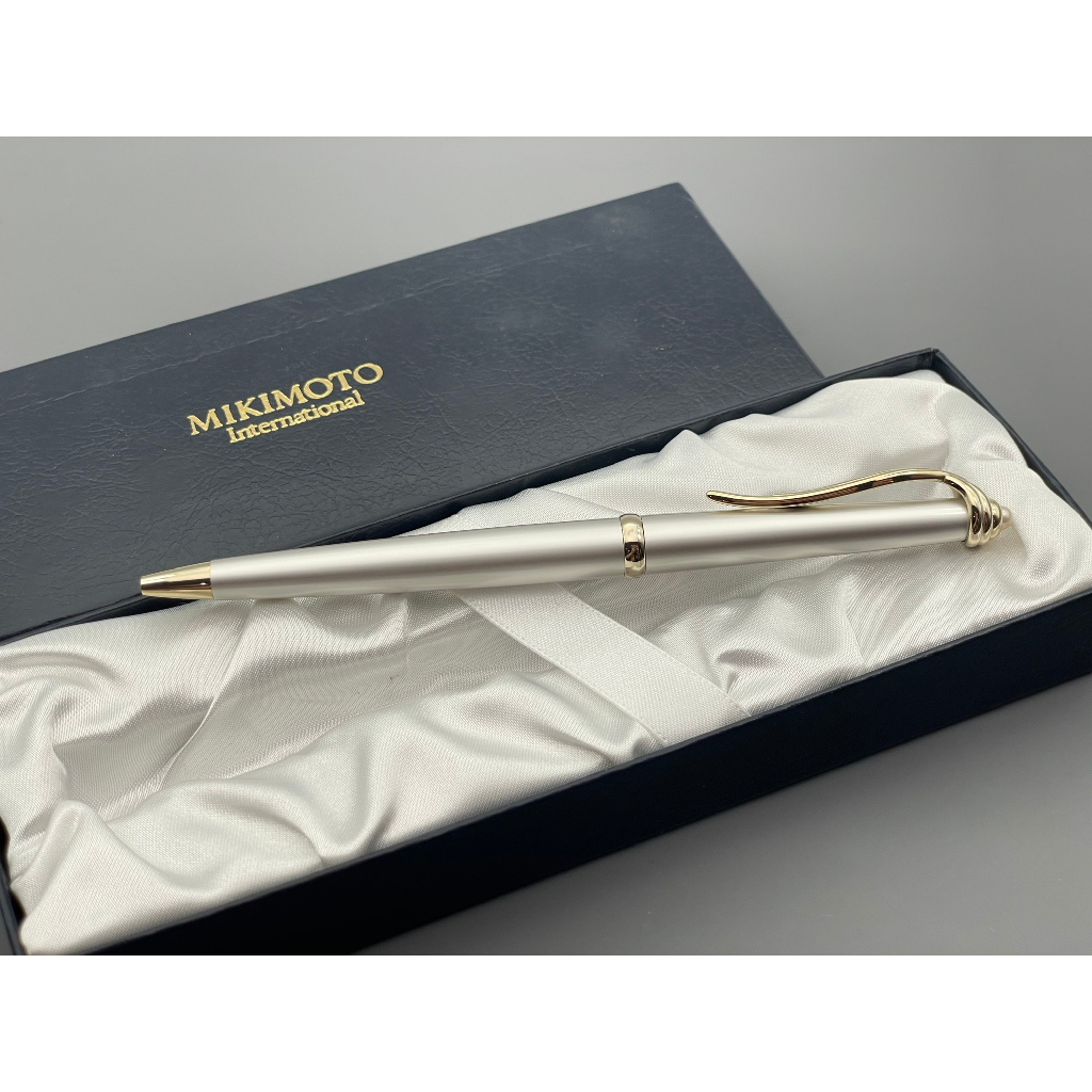 Bút bi Mikimoto sản xuất tại Nhật - 950.51067