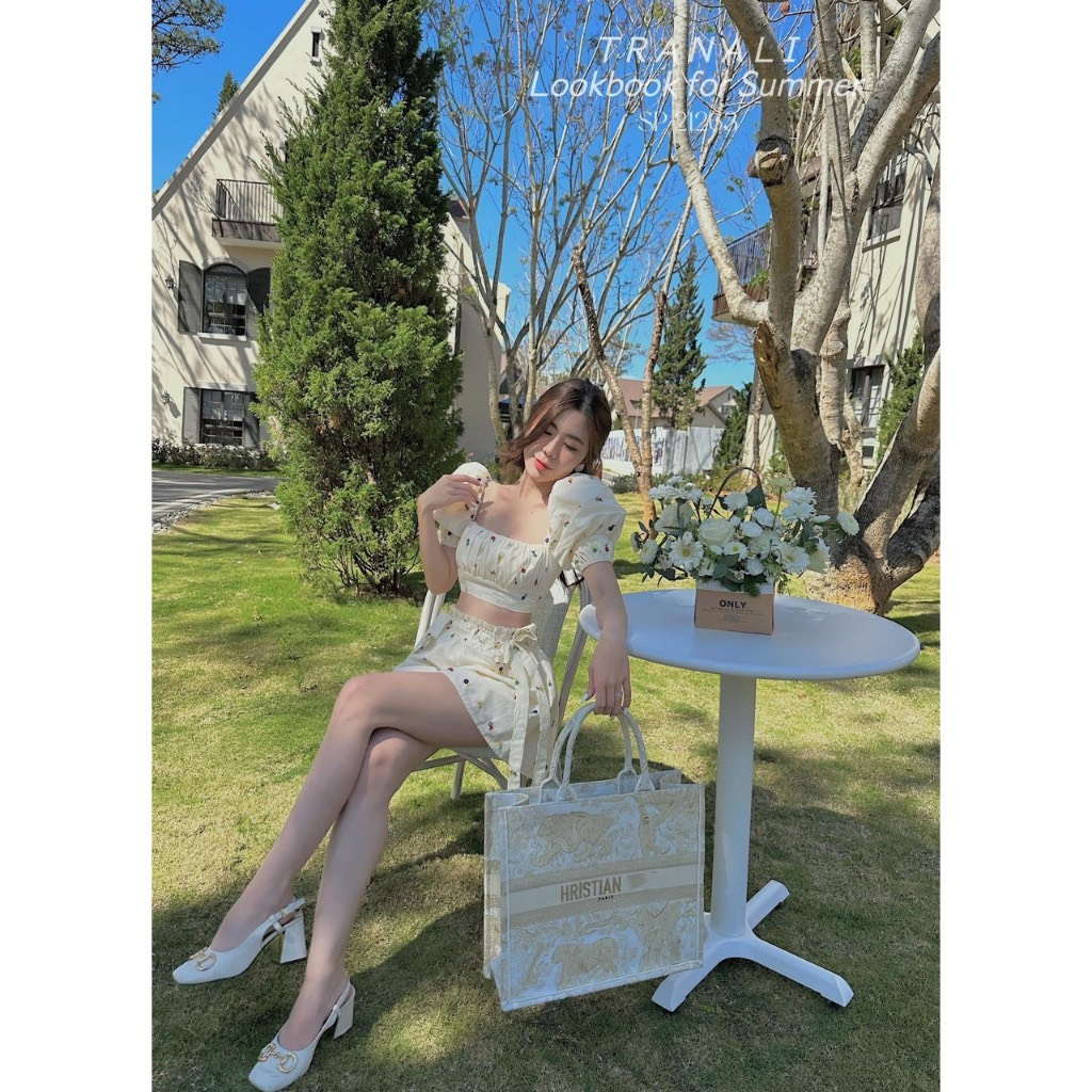 Sét đồ nữ- áo croptop hoa nhí xếp ly ngực tay bồng kèm quần giả váy xòe lưng cao màu be sữa chất thô mềm đi chơi đi biển