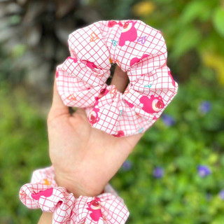 Dây cột tóc scrunchies gấu dâu dễ thương