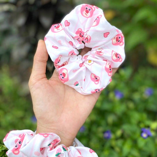 Dây cột tóc scrunchies gấu dâu dễ thương