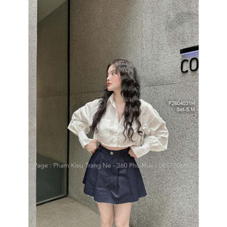 Set áo sơ mi trắng croptop tay dài phối chân váy ngắn xếp ly