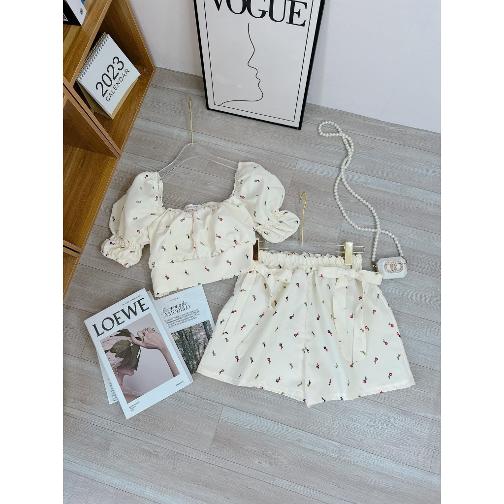 Sét đồ nữ- áo croptop hoa nhí xếp ly ngực tay bồng kèm quần giả váy xòe lưng cao màu be sữa chất thô mềm đi chơi đi biển