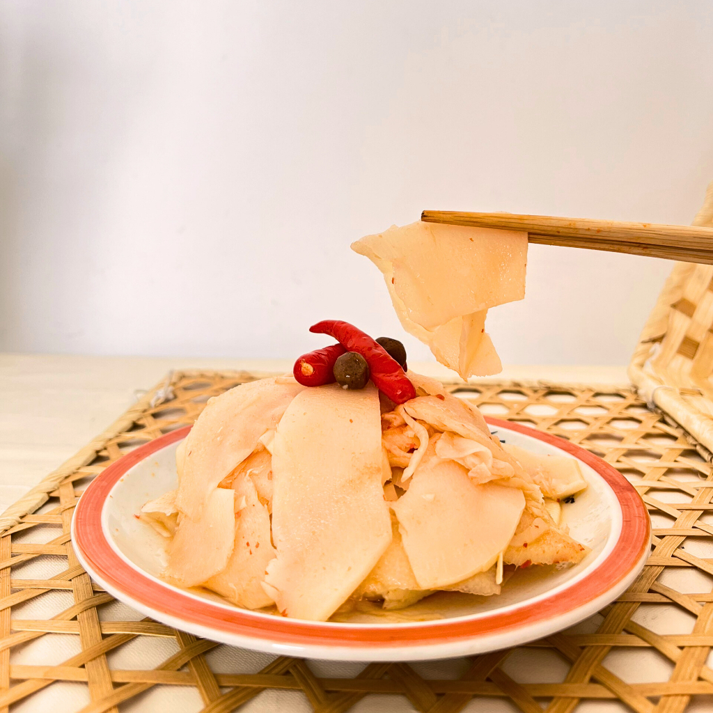 Măng Muối Ớt Dổi Kim Bôi Lọ 950g