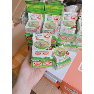 KEM TẨY TRẮNG RĂNG green herb thái lan