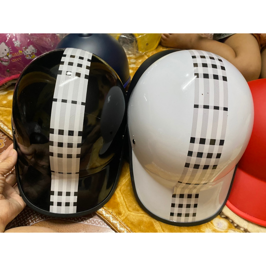 SĨ Mũ Bảo Hiểm Lưỡi Trai Kẻ Sọc Ca Rô Màu Đen, Trắng Siêu Nhẹ Siêu Rẻ