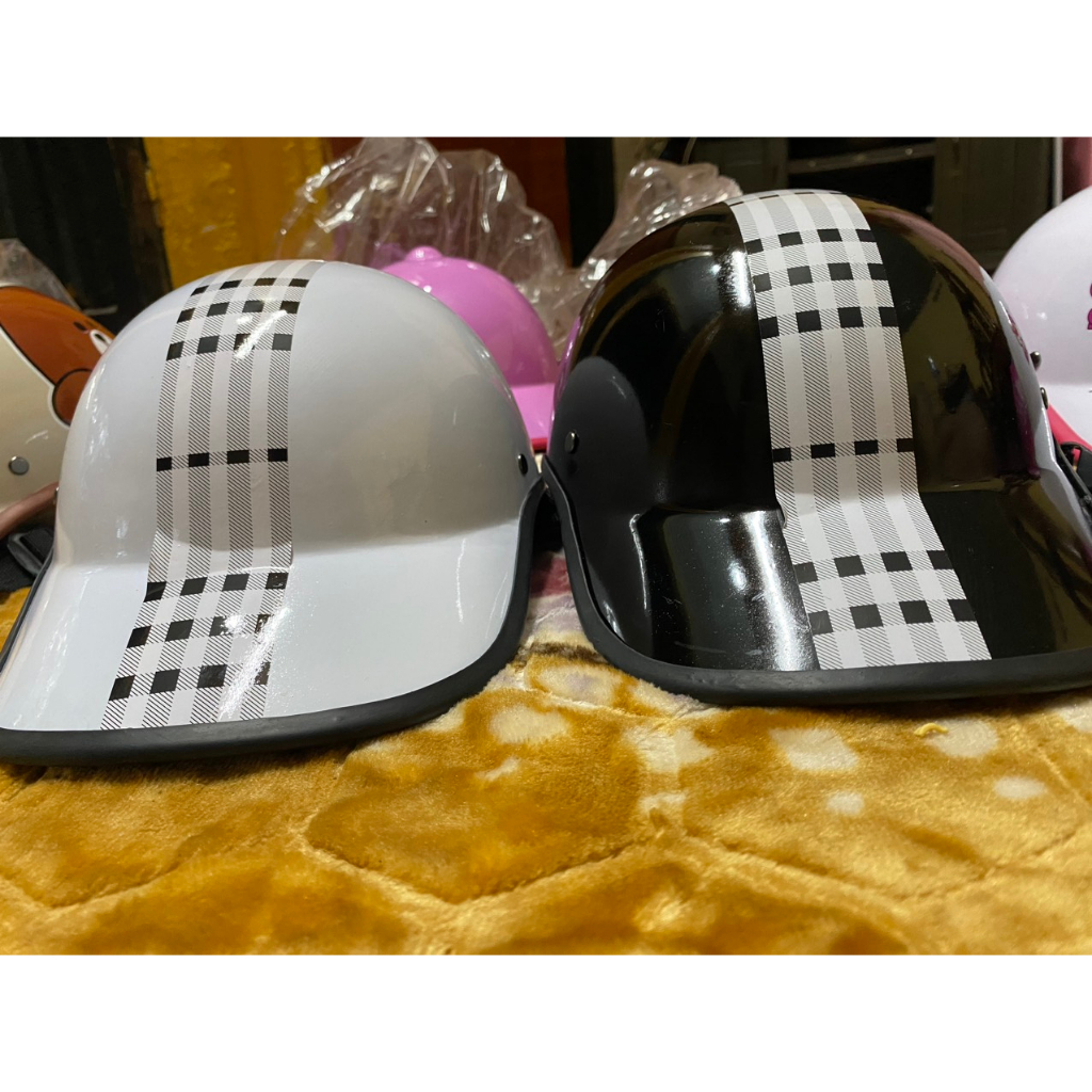 SĨ Mũ Bảo Hiểm Lưỡi Trai Kẻ Sọc Ca Rô Màu Đen, Trắng Siêu Nhẹ Siêu Rẻ