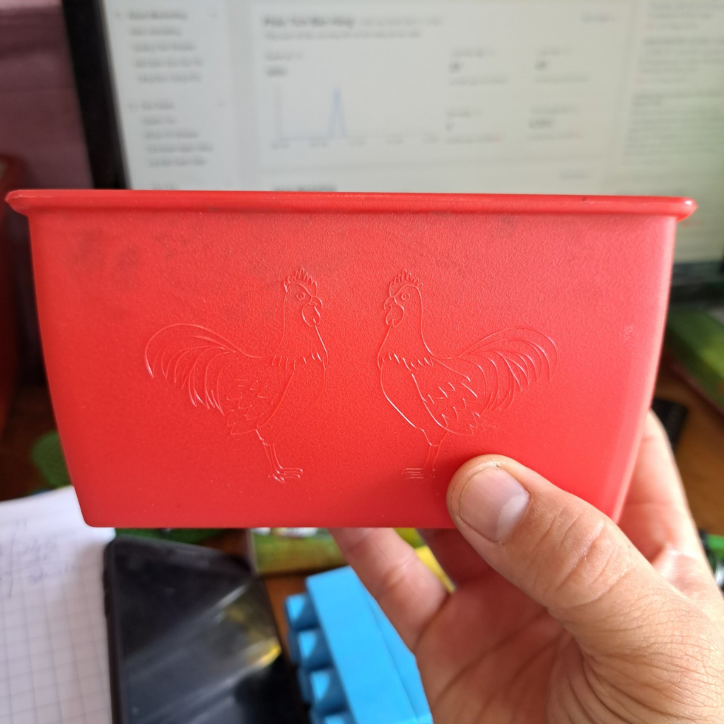 Máng ăn uống cho gà đá gà nòi gà che, chim, cút, bồ câu gồm size nhỏ trung và đại