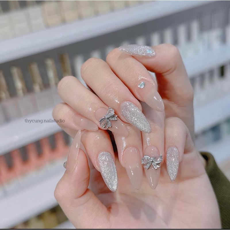 Nailbox thiết kế nhũ mắt mèo đính charm