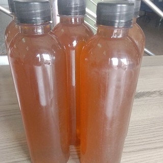 Mat ong hoa bưởi 1 chai 200k