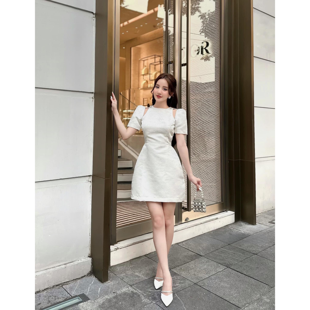 Đầm WAYO thiết kế taffta vân đá khoét vai đính đá sang trọng