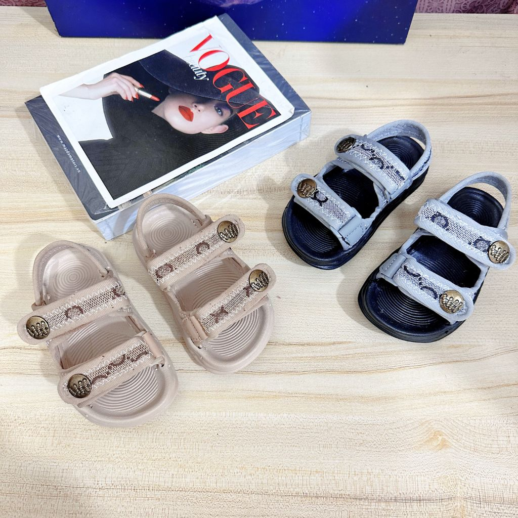 sz21-30. Sandal bé trai/gái với họa tiết độc đáo, sang trọng với 2 màu Nâu, Xám. 301