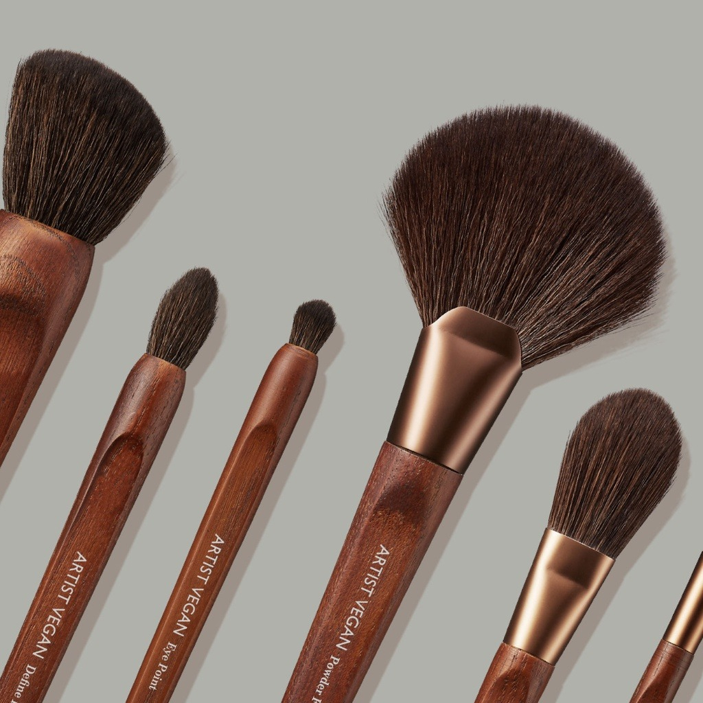 Cọ trang điểm má hồng ARTIST VEGAN POWDER FAN BRUSH