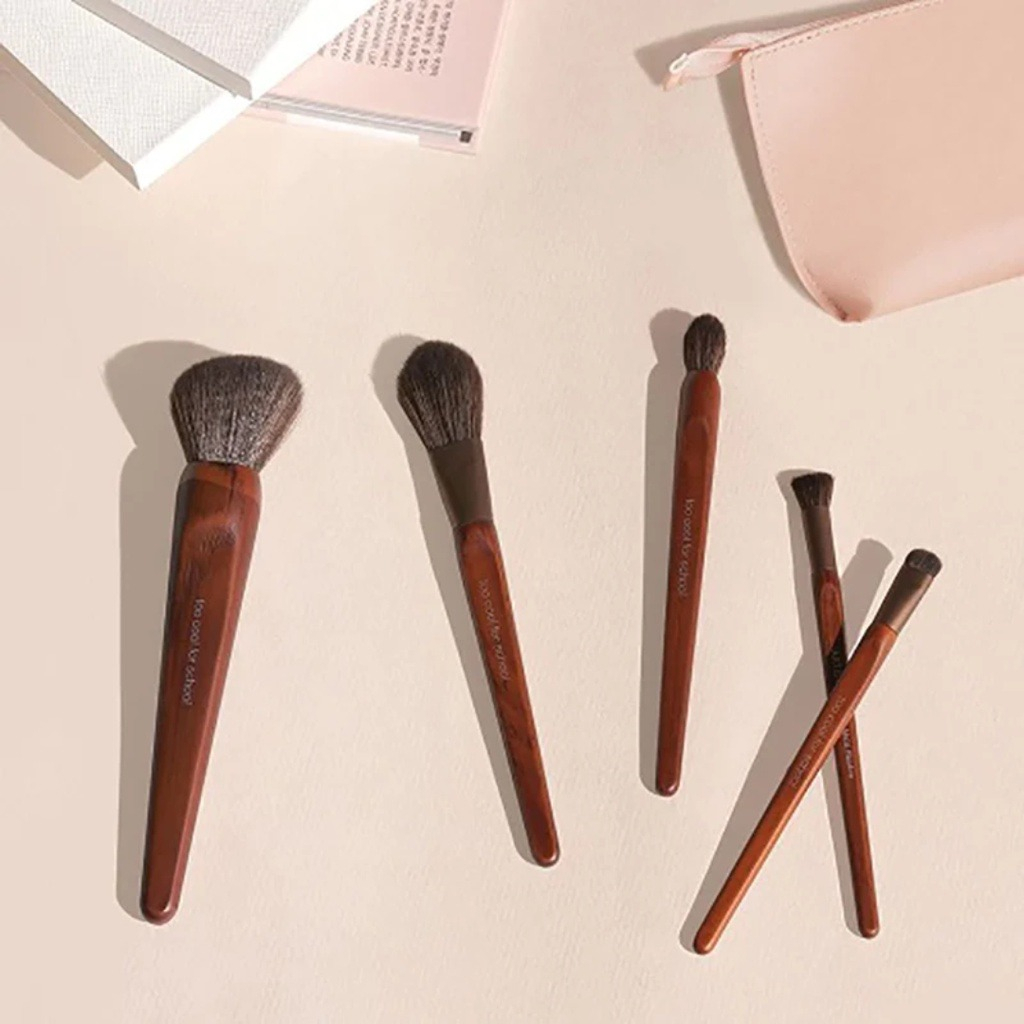 Cọ trang điểm má hồng ARTIST VEGAN POWDER FAN BRUSH